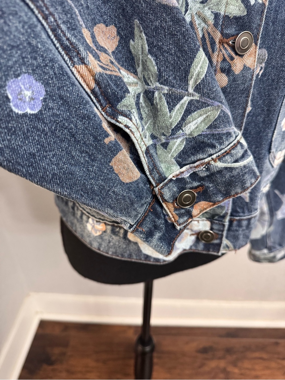 100% Cotton Floral Print Cropped Denim Jacket - Blue Barrel Sleeves NWOT - Picture 7 of 16